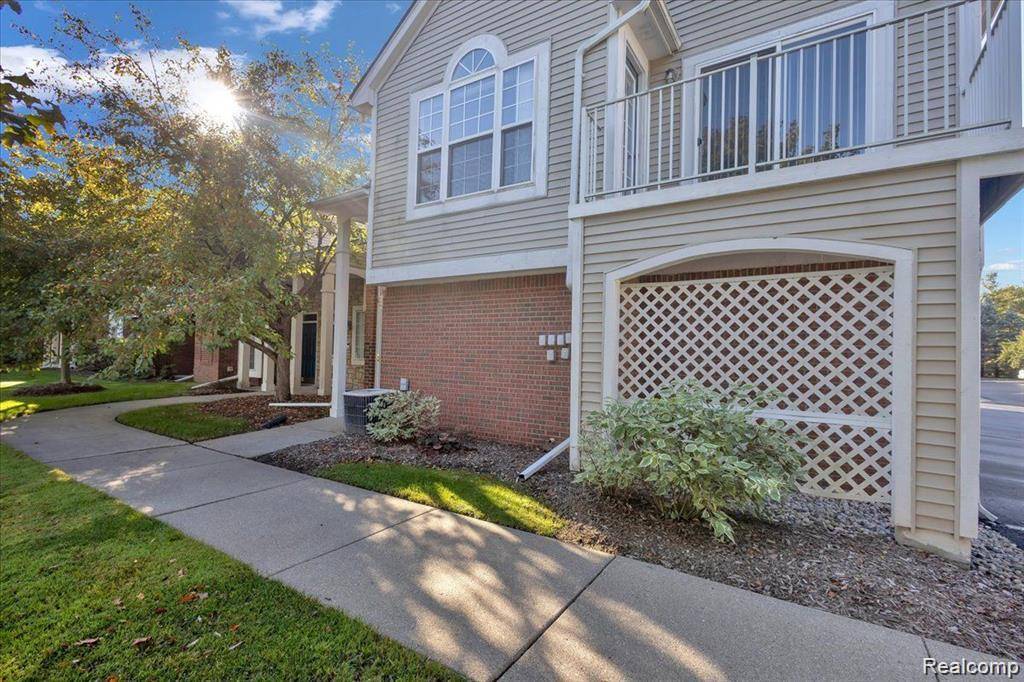 5452 PINE AIRES DR, Sterling Heights, MI 48314