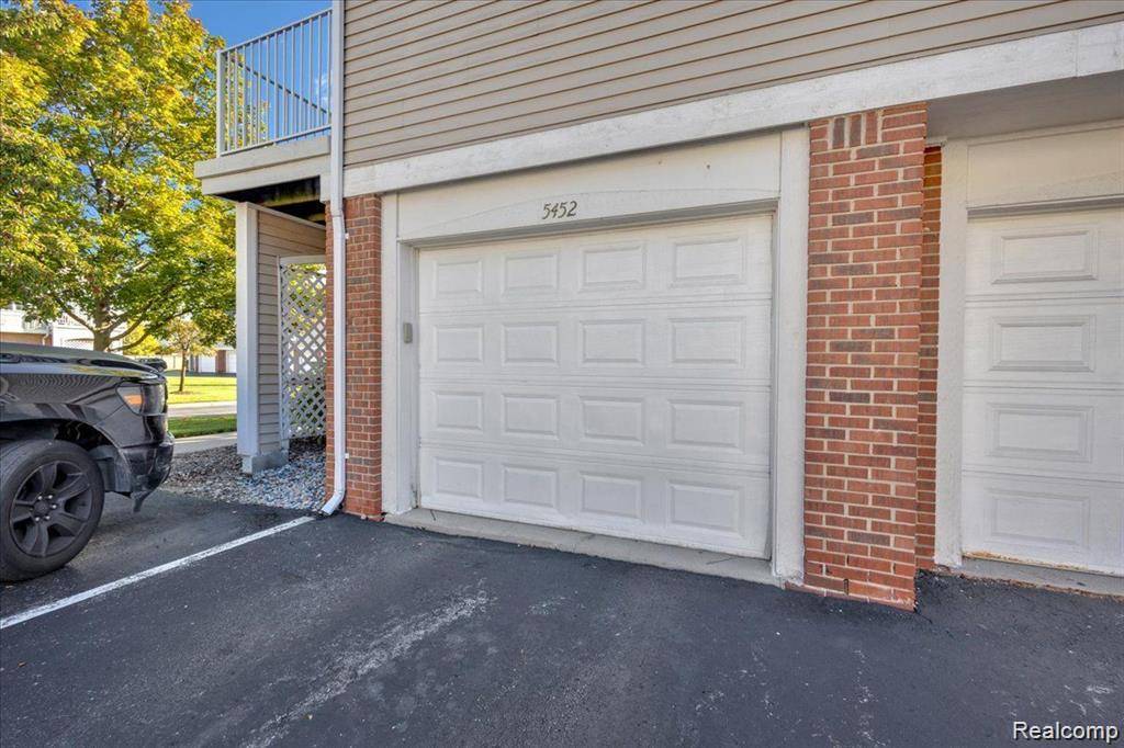 5452 PINE AIRES DR, Sterling Heights, MI 48314