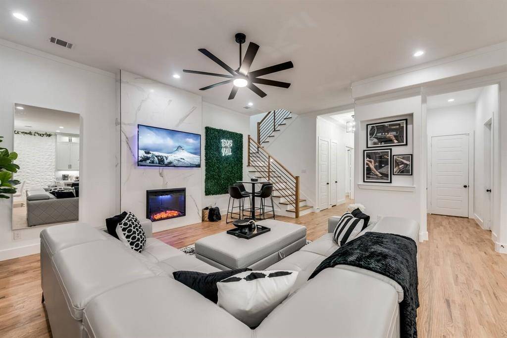 2015 S Ewing Avenue, Dallas, TX 75216