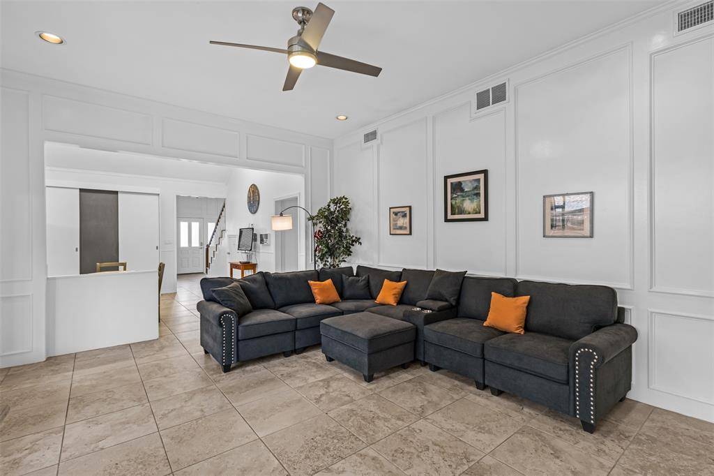 11123 Manorview Circle, Dallas, TX 75228