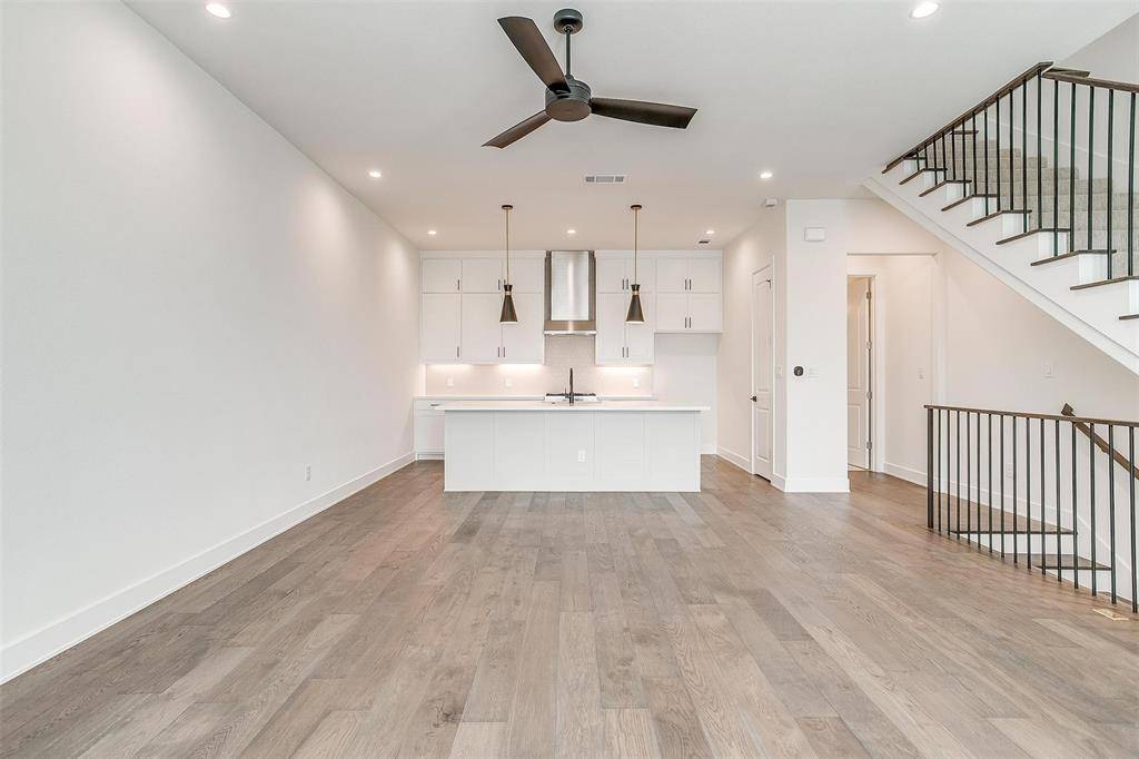 128 S Cooper Street, Arlington, TX 76013