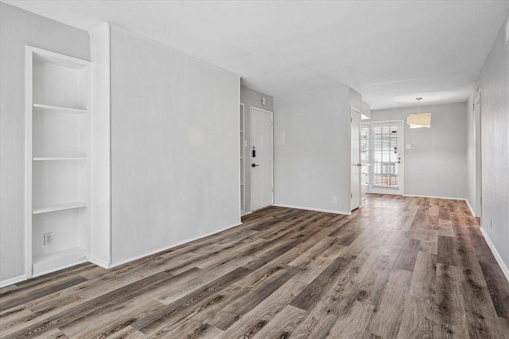 5226 Fleetwood Oaks Avenue #214, Dallas, TX 75235