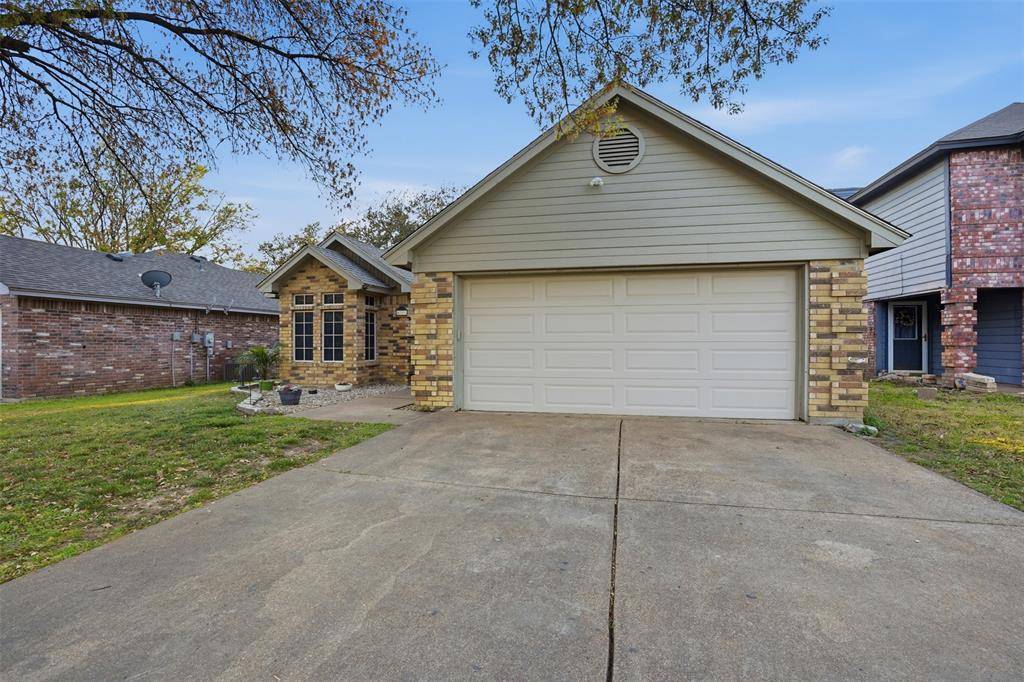 6305 Longmont Trail, Fort Worth, TX 76179