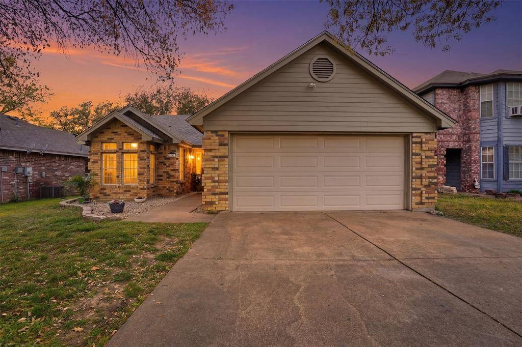 6305 Longmont Trail, Fort Worth, TX 76179