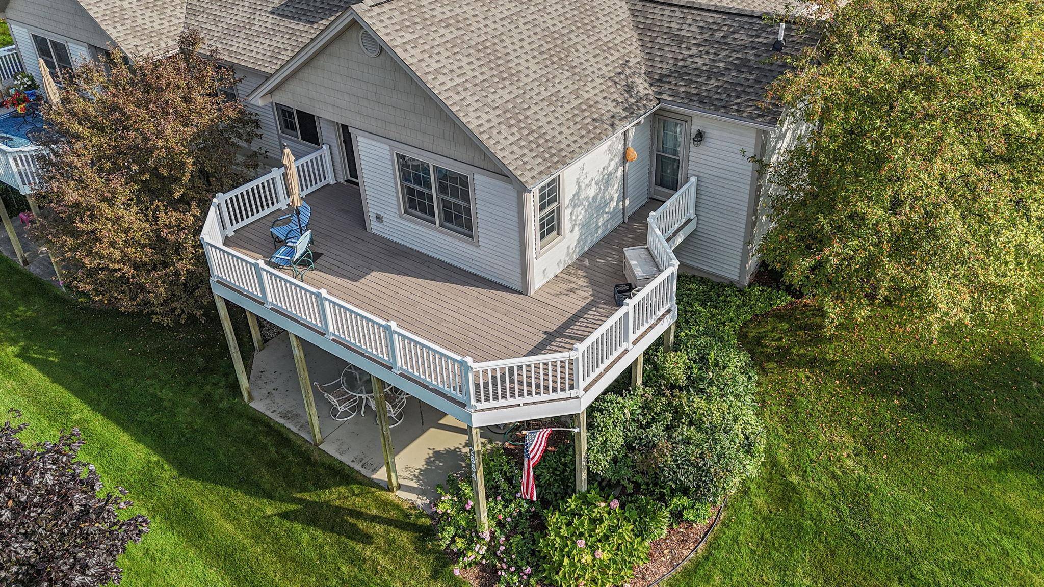 2854 E Crown DR, Garfield Twp, MI 49685