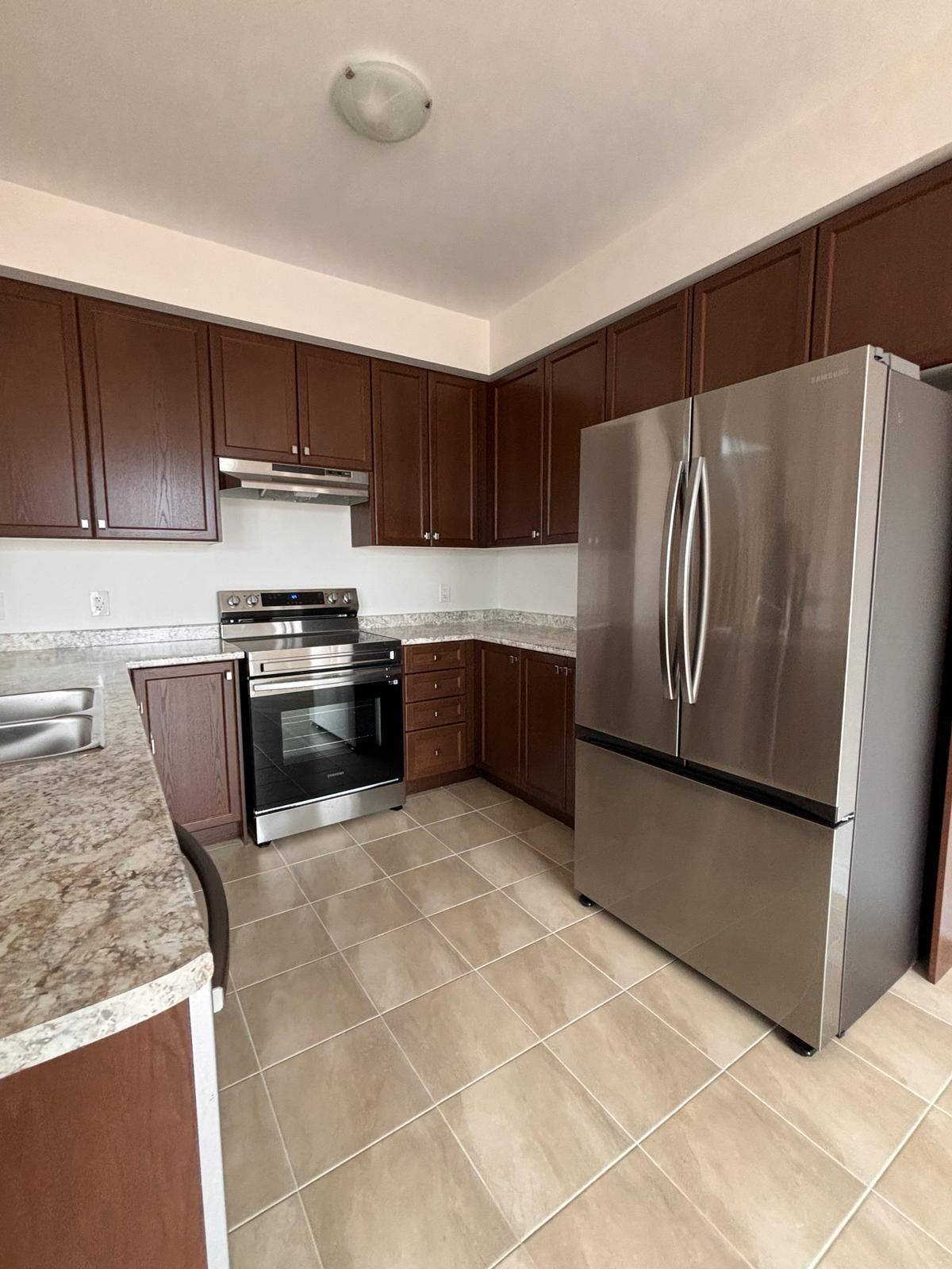 11 Mission ST, Wasaga Beach, ON L0M 1S0