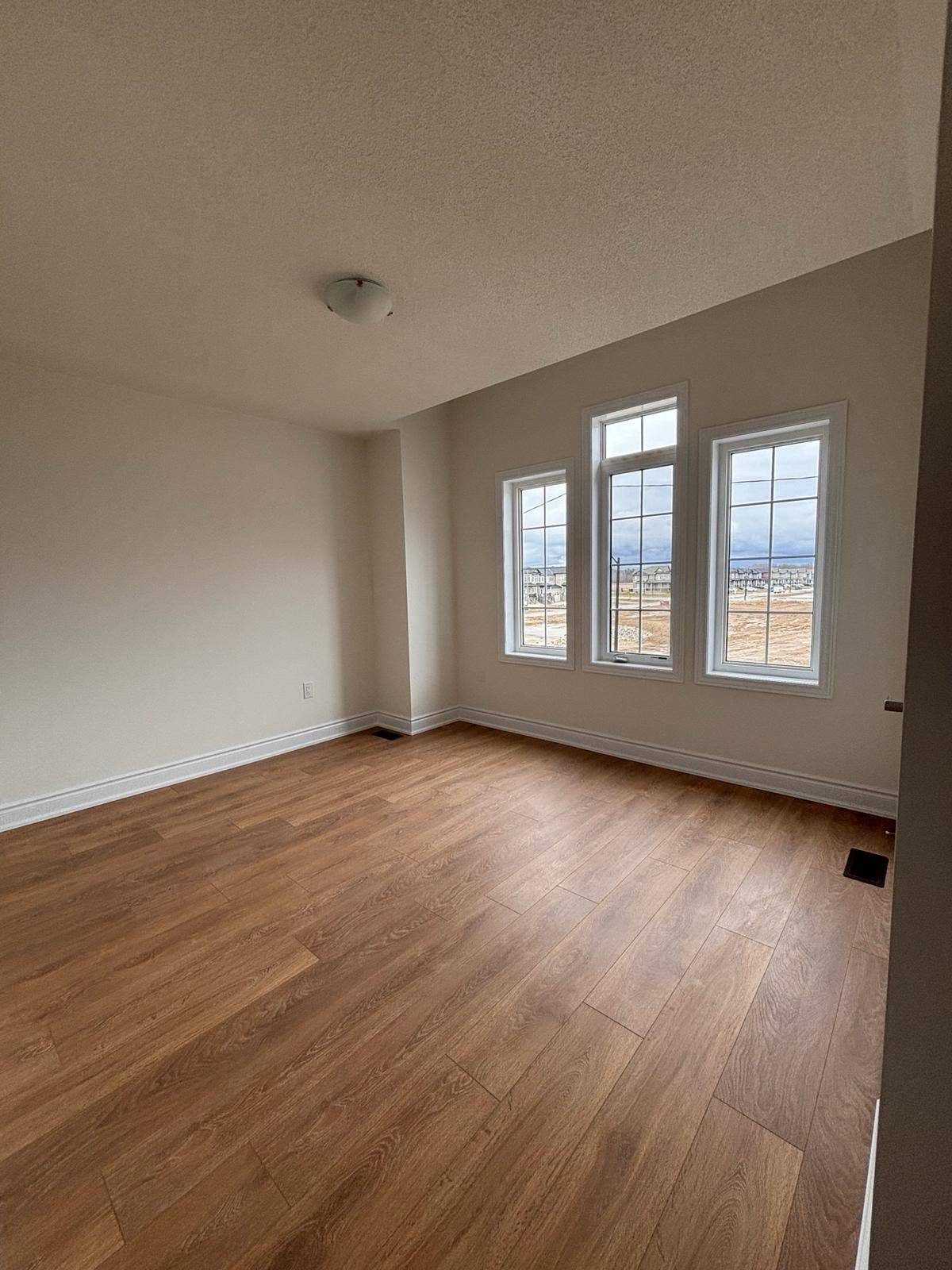 11 Mission ST, Wasaga Beach, ON L0M 1S0