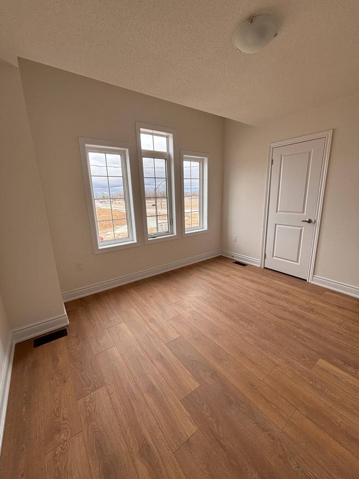 11 Mission ST, Wasaga Beach, ON L0M 1S0