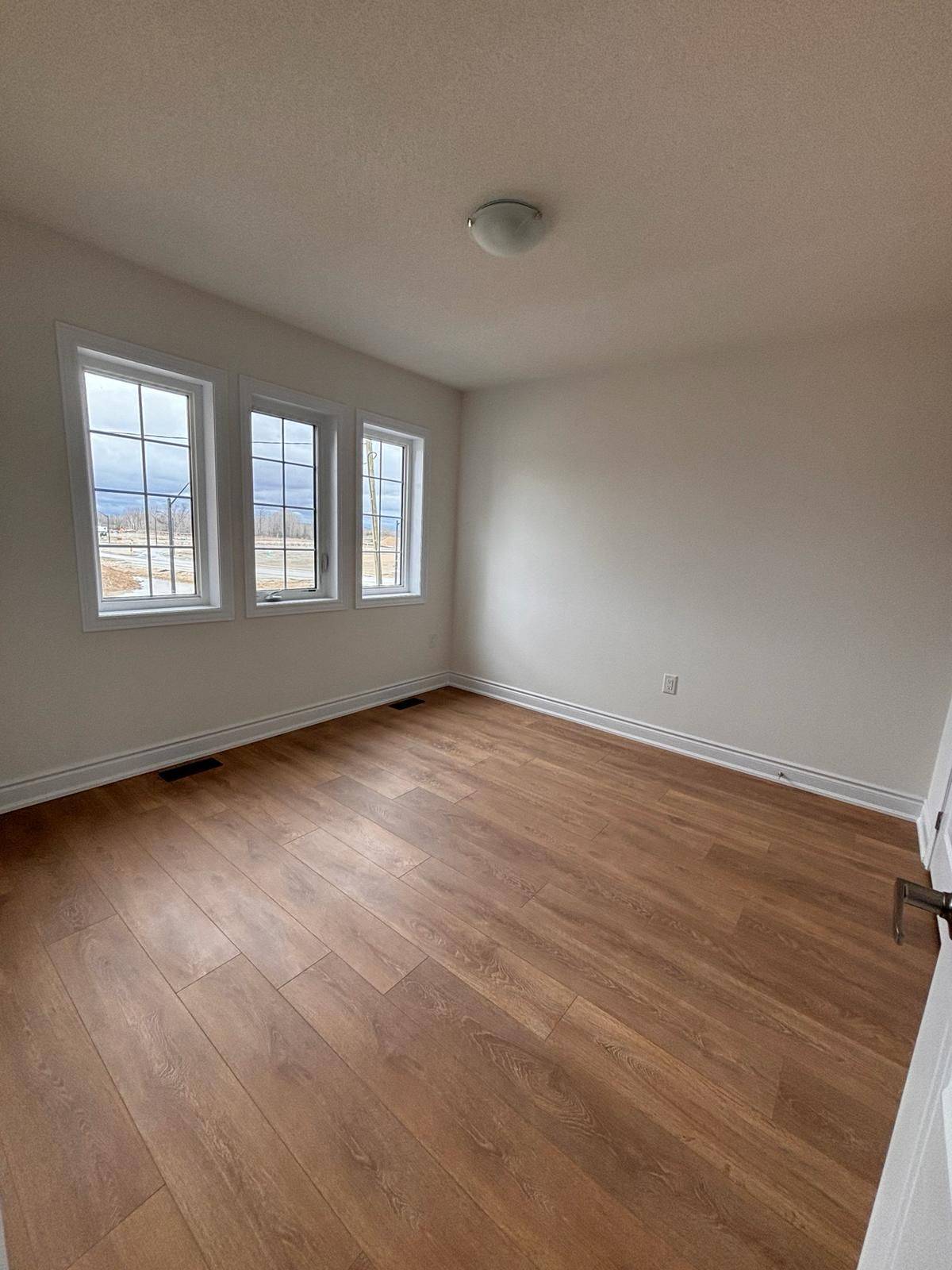 11 Mission ST, Wasaga Beach, ON L0M 1S0