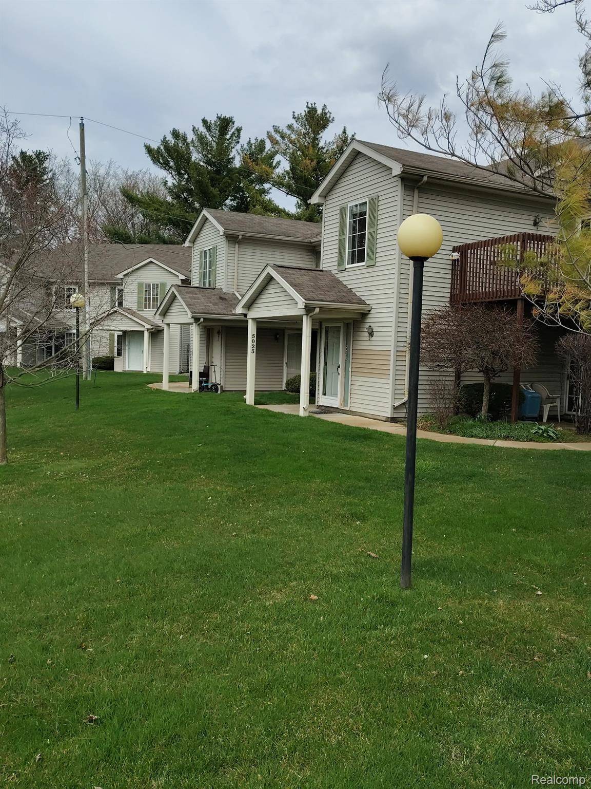 5025 S Saybrook CT #15, Waterford Charter Township, MI 48327