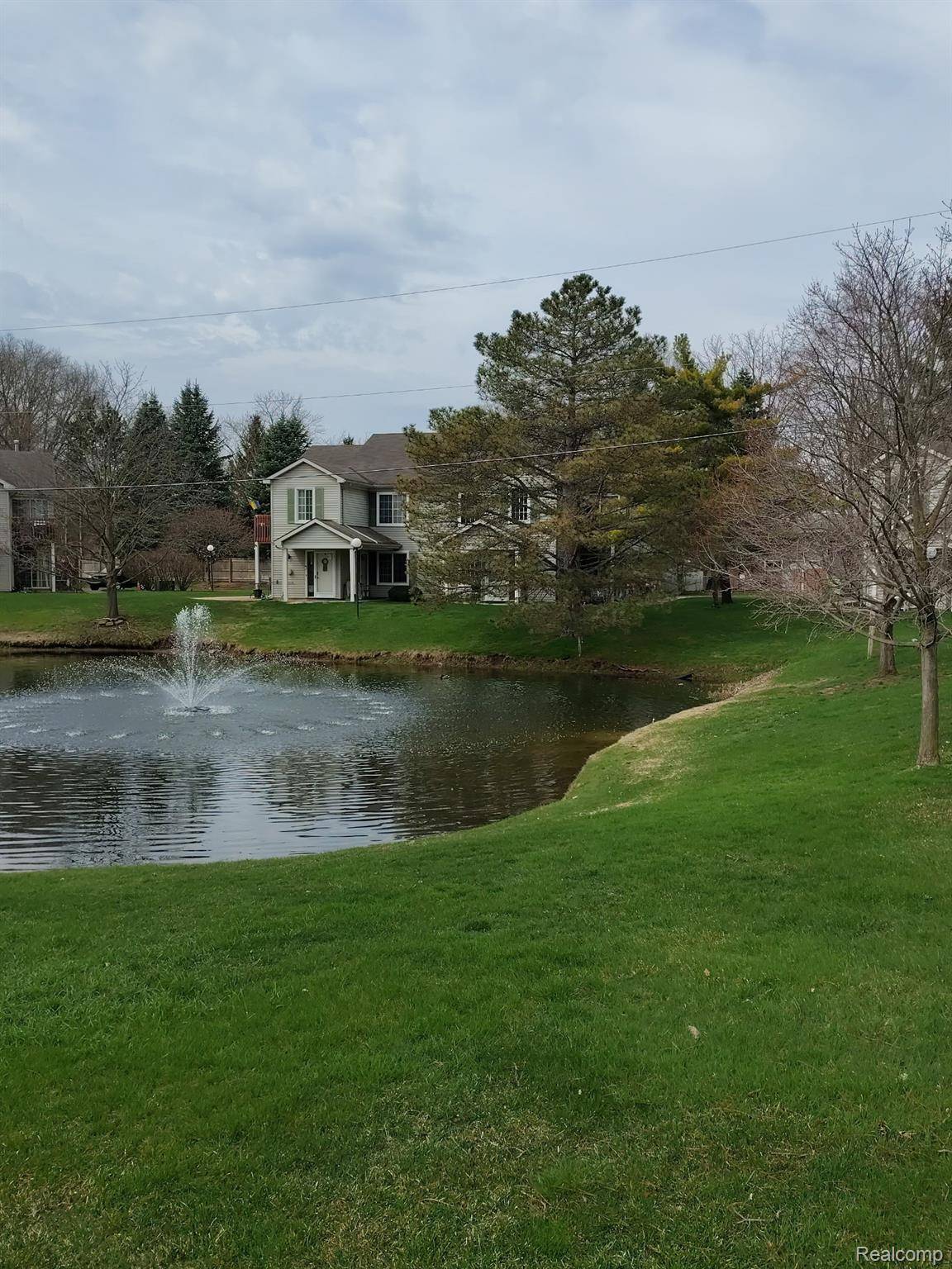 5025 S Saybrook CT #15, Waterford Charter Township, MI 48327