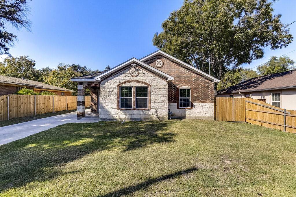 1449 Owega Avenue, Dallas, TX 75216