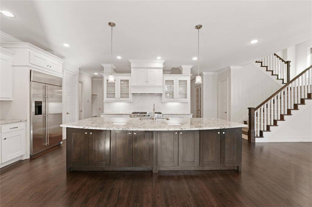 4026 N Cresthaven Road, Dallas, TX 75209