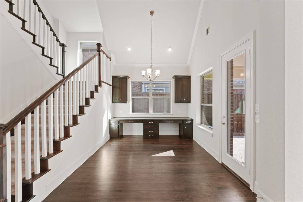 4026 N Cresthaven Road, Dallas, TX 75209