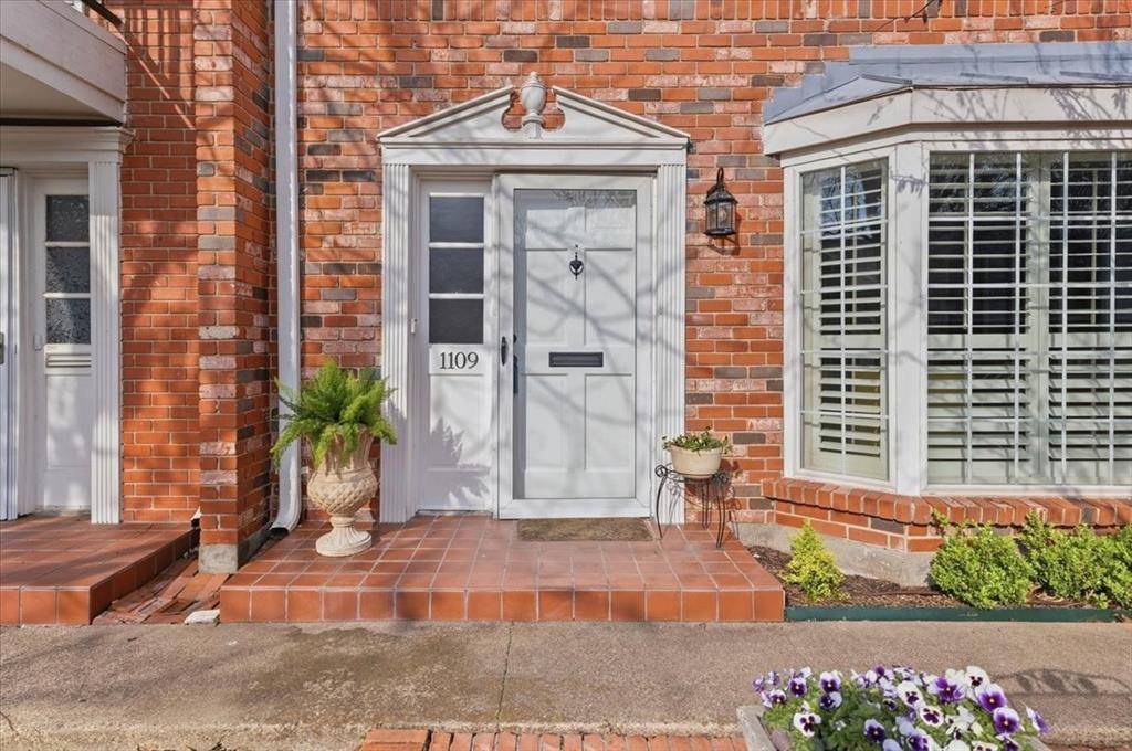 1109 Roaring Springs Road #1109, Fort Worth, TX 76114