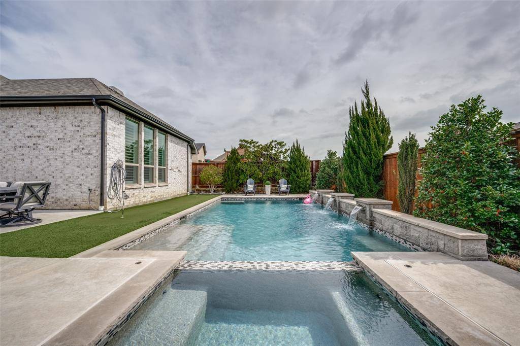 805 Haverford Lane, Lantana, TX 76226