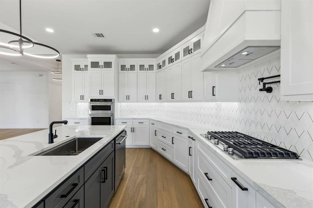 312 CARRINGTON Drive, Argyle, TX 76226