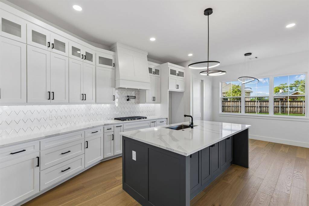 312 CARRINGTON Drive, Argyle, TX 76226