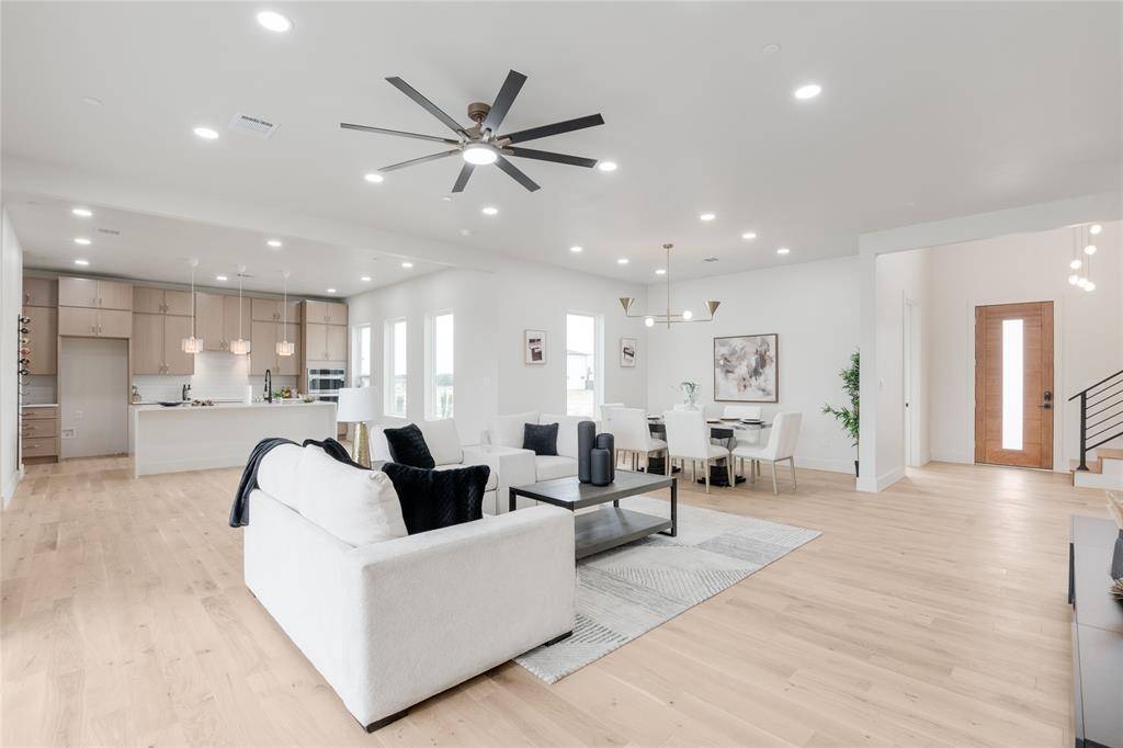 436 Whispering Way, Red Oak, TX 75154