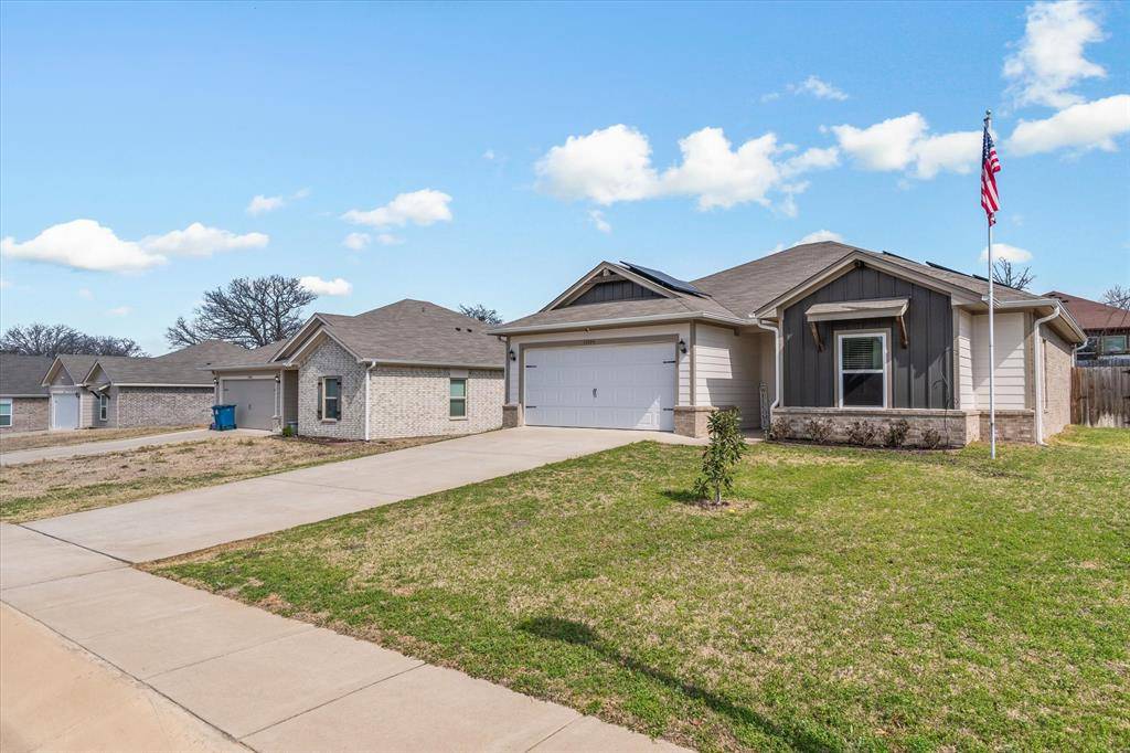 17494 Stacy Street, Lindale, TX 75771