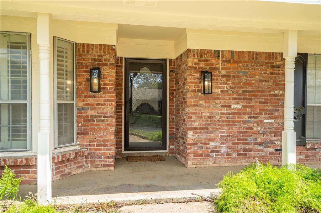 903 Leslie Drive, Arlington, TX 76012