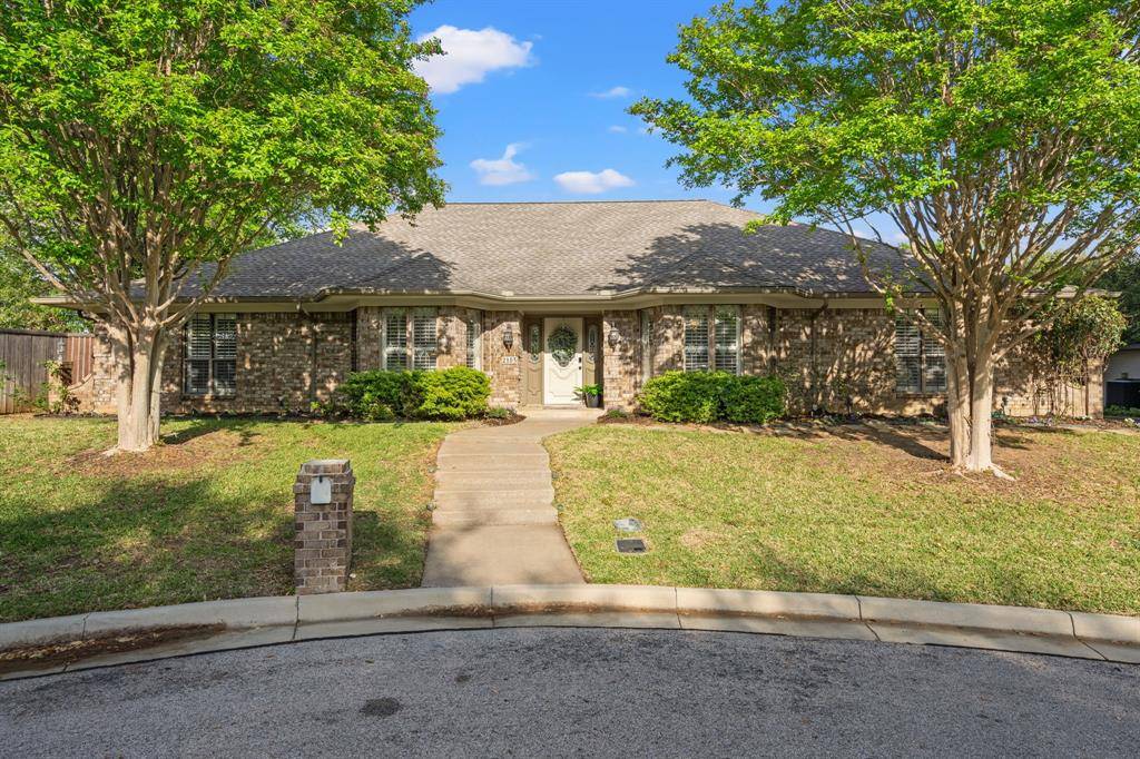 2103 Lake Country Drive, Arlington, TX 76012