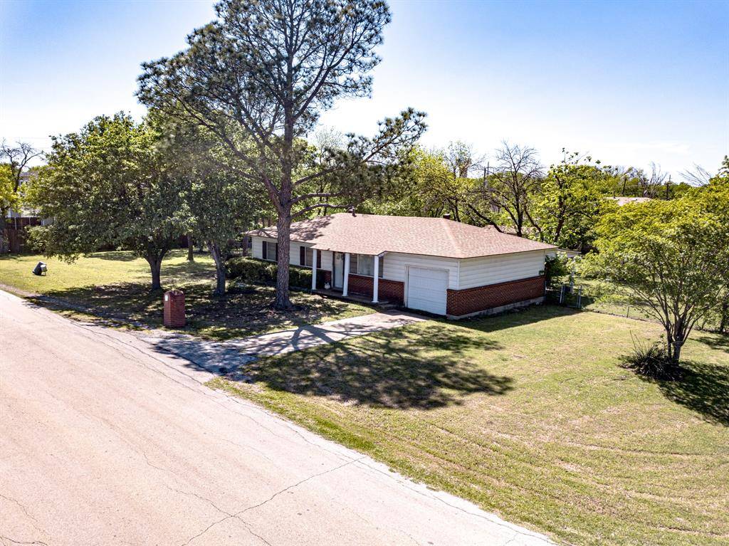 913 N Walnut Street, Roanoke, TX 76262