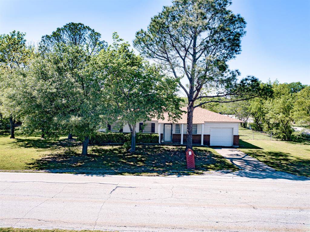 913 N Walnut Street, Roanoke, TX 76262