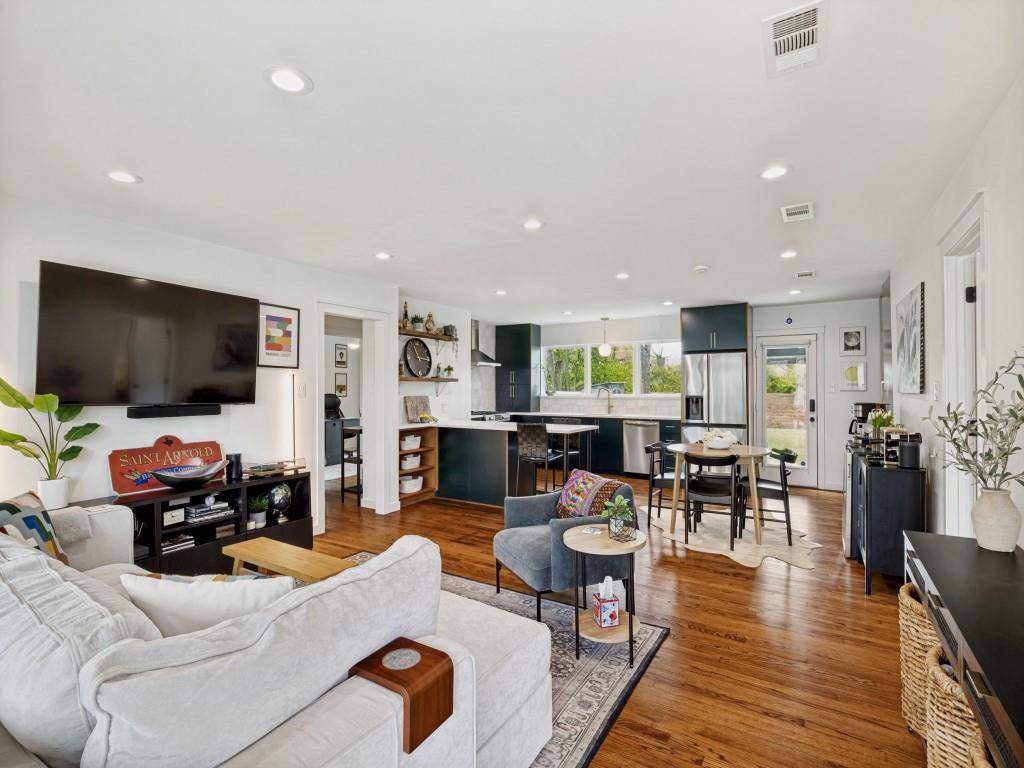 2236 Hartline Drive, Dallas, TX 75228