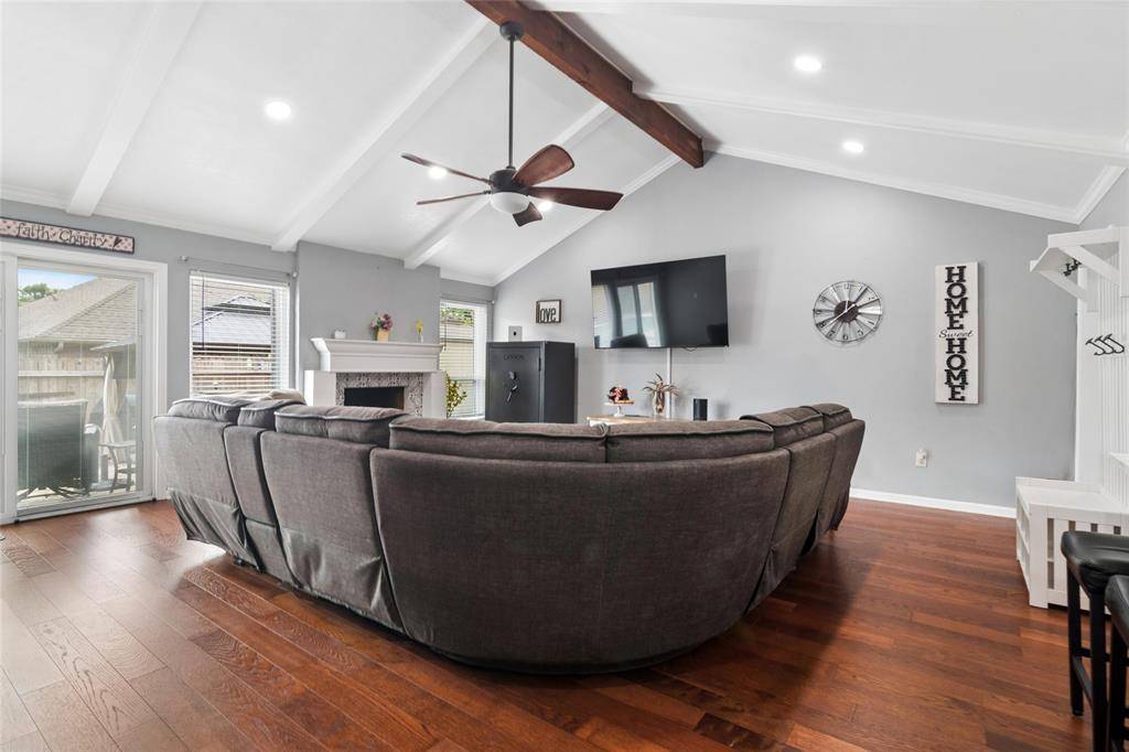 5214 Rustle Leaf Drive, Arlington, TX 76017