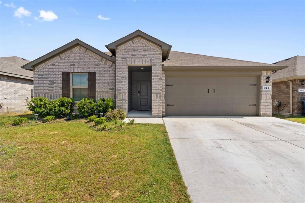 228 Abingdon Street, Azle, TX 76020