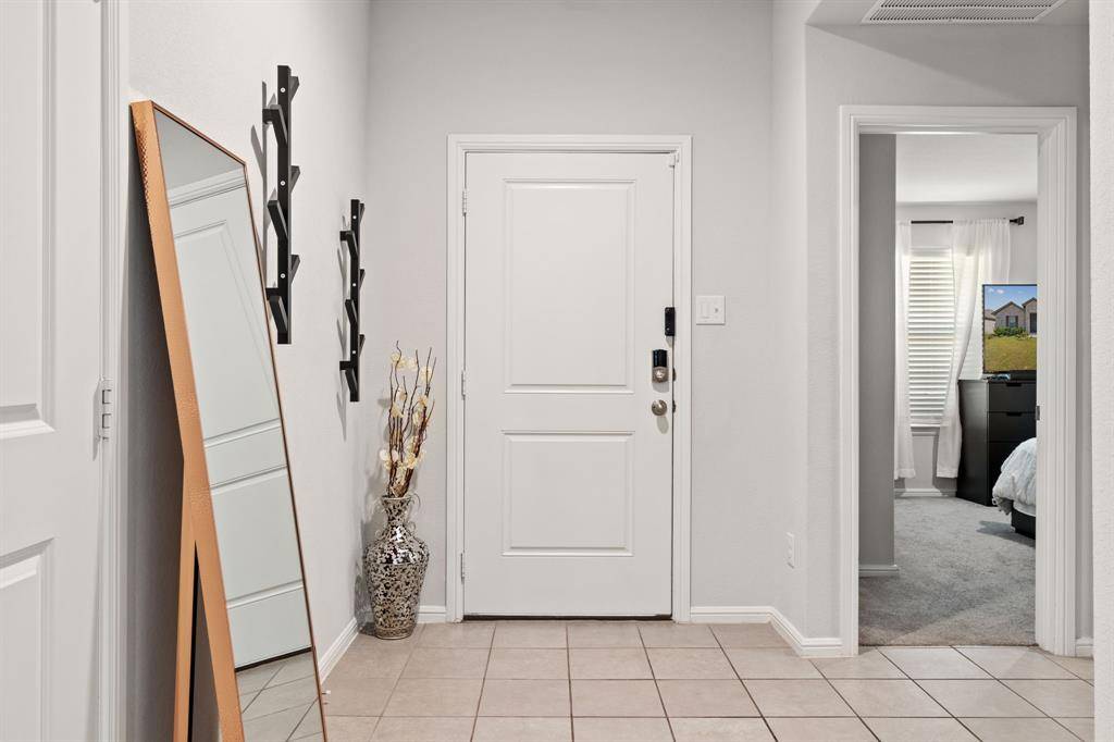 228 Abingdon Street, Azle, TX 76020