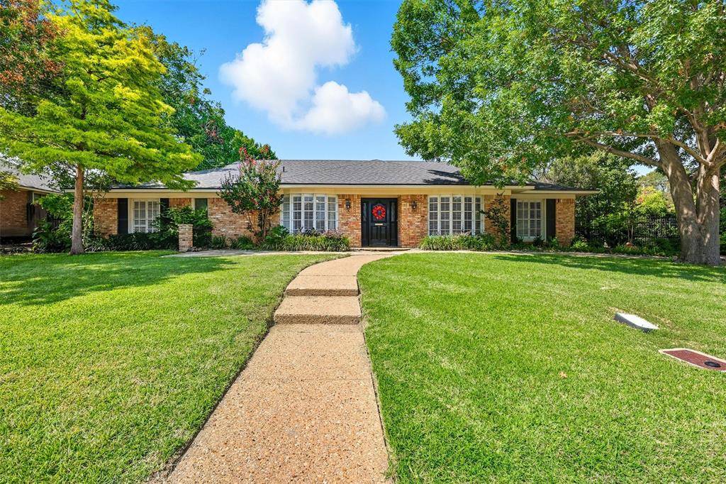 3904 Stonehenge Road, Fort Worth, TX 76109