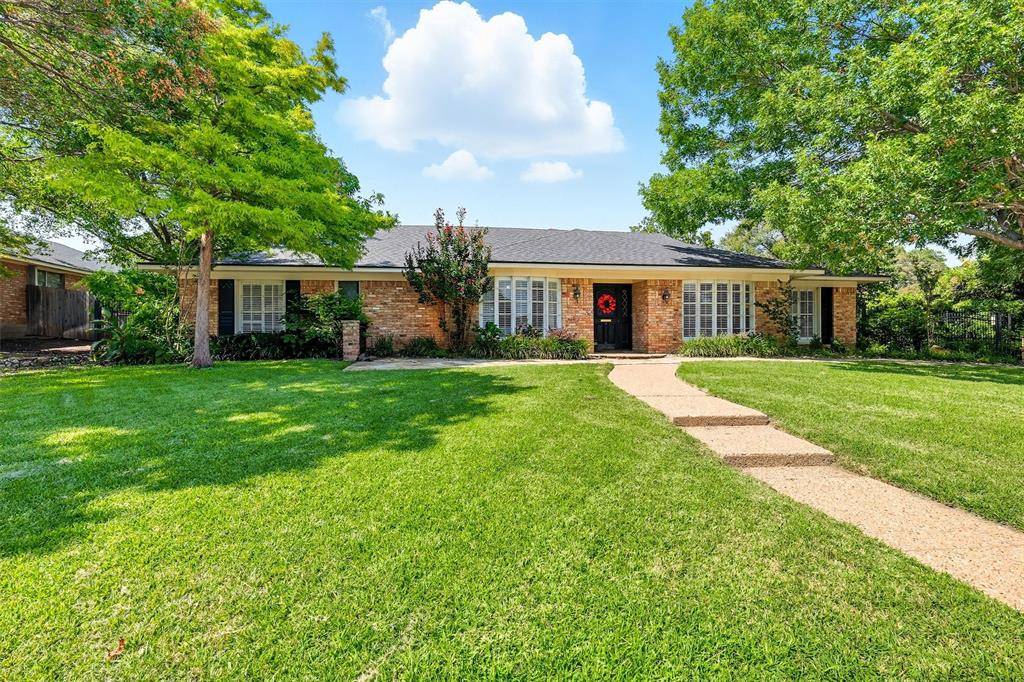 3904 Stonehenge Road, Fort Worth, TX 76109