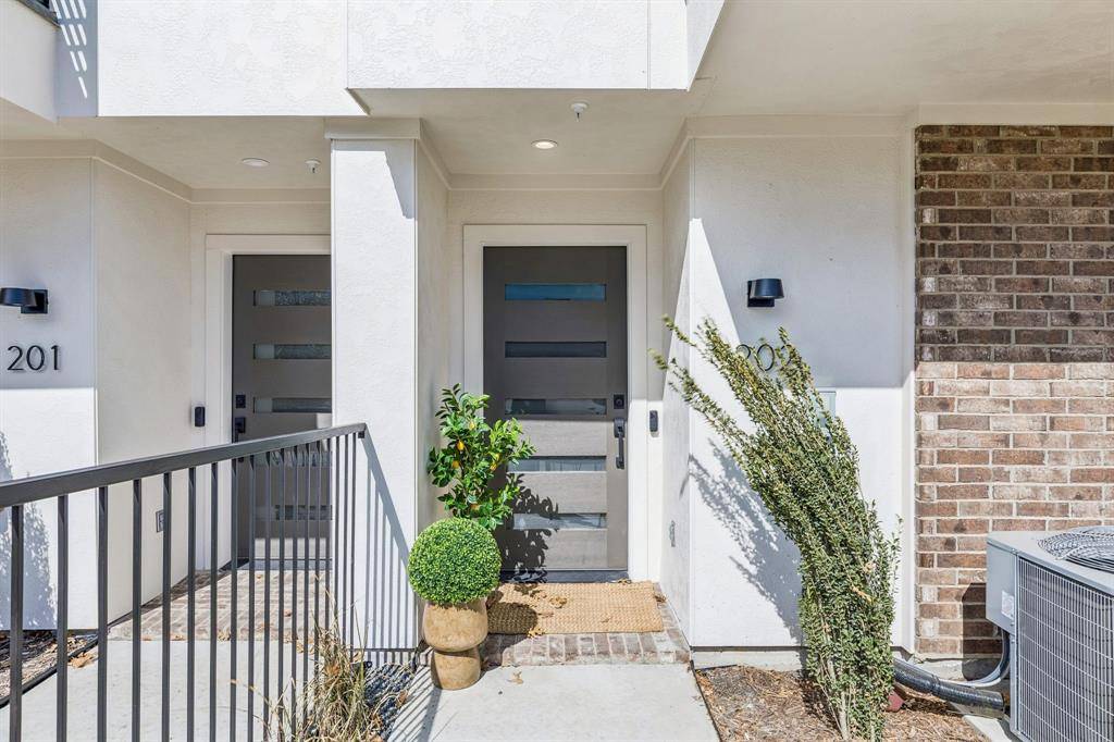 13900 Noel Road #202, Dallas, TX 75240