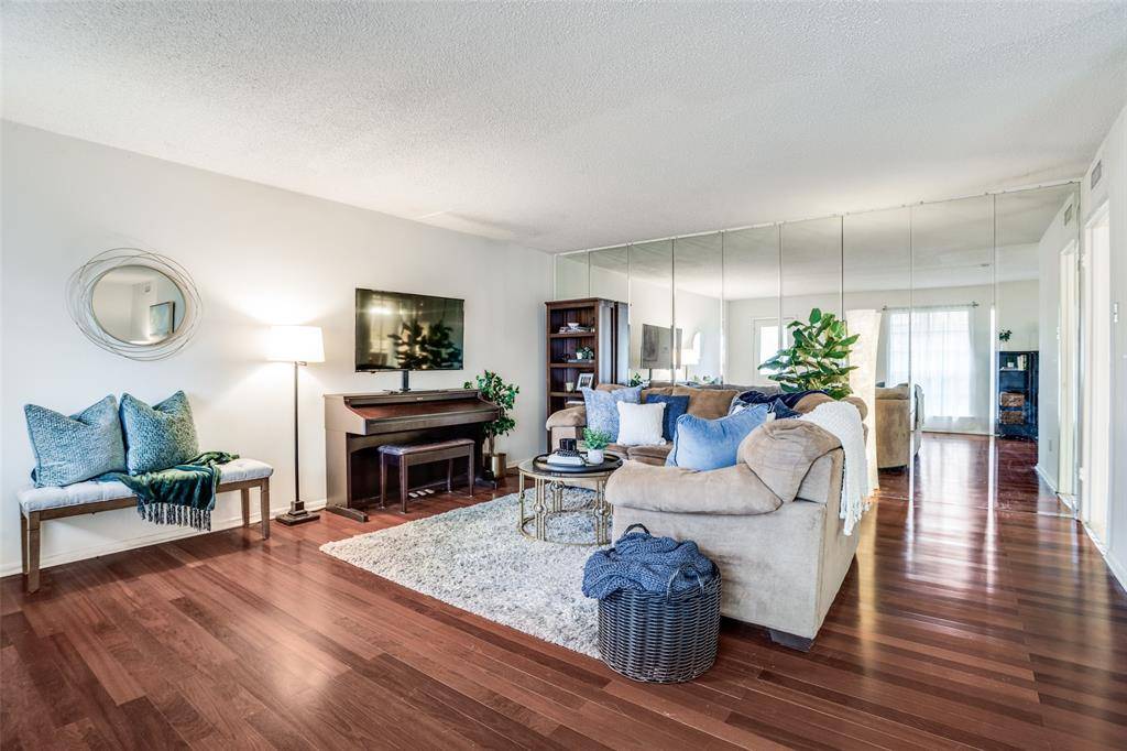 6027 E University Boulevard #215, Dallas, TX 75206