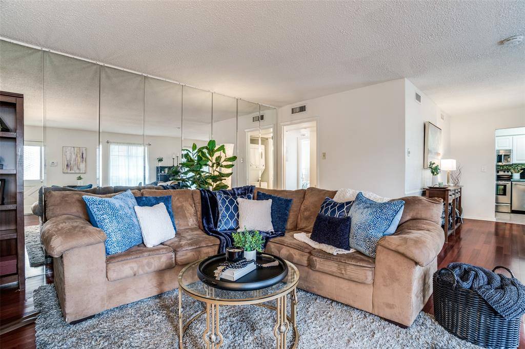 6027 E University Boulevard #215, Dallas, TX 75206