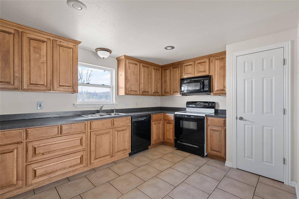 310 S 3rd Street, Abbott, TX 76621