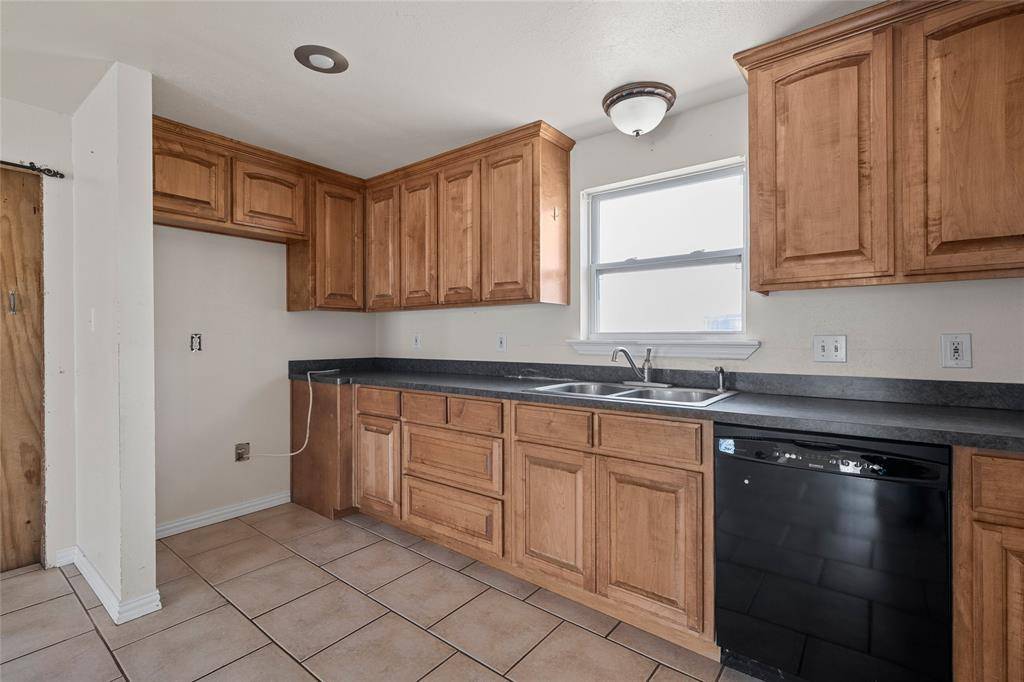 310 S 3rd Street, Abbott, TX 76621