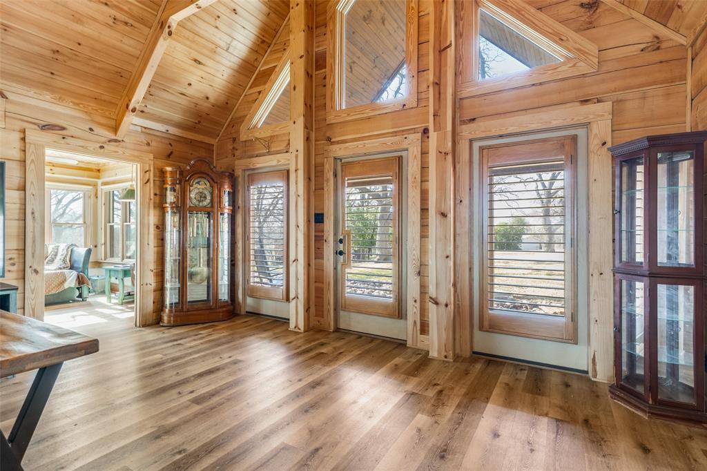 424 Inwood Road, Azle, TX 76020