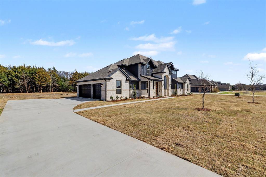 7041 Champion Road, Midlothian, TX 76065