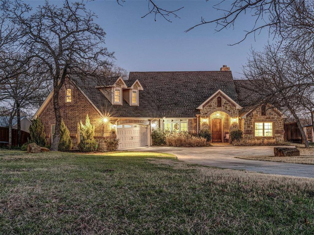 280 Moonlight Bay Drive, Chico, TX 76431