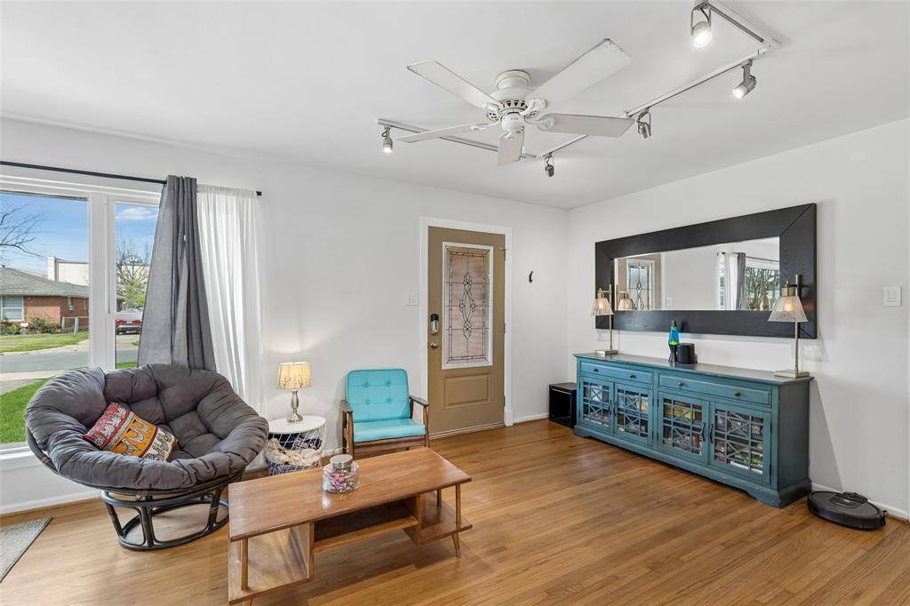 3002 San Medina Avenue, Dallas, TX 75228