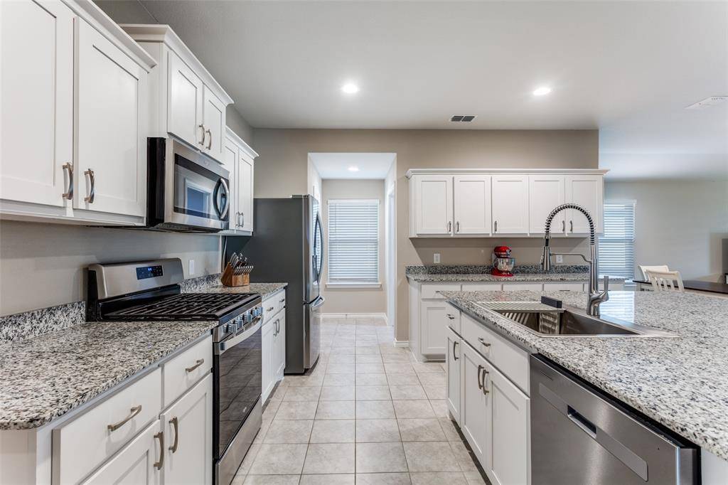 605 Basteen Lane, Justin, TX 76247