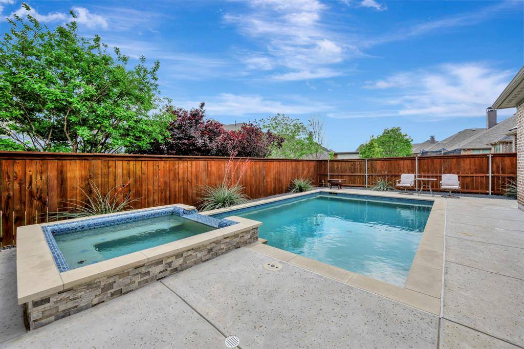 1016 W Bluff Way, Roanoke, TX 76262