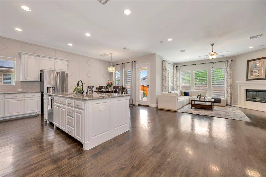 1016 W Bluff Way, Roanoke, TX 76262