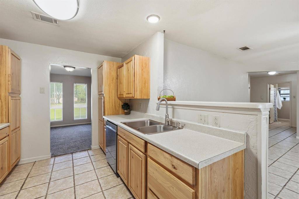 1119 W Westhill Drive, Cleburne, TX 76033