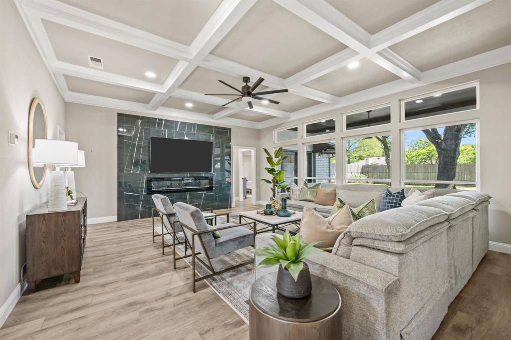 621 Evergreen Drive, Hurst, TX 76054