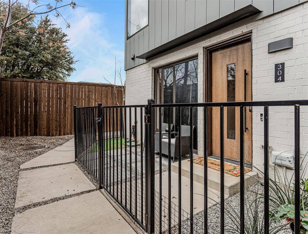 304 Mathey Court, Dallas, TX 75208