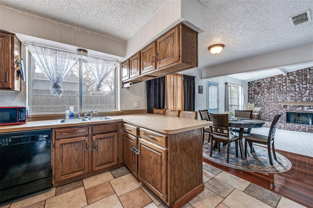 2116 Holt Road, Arlington, TX 76006